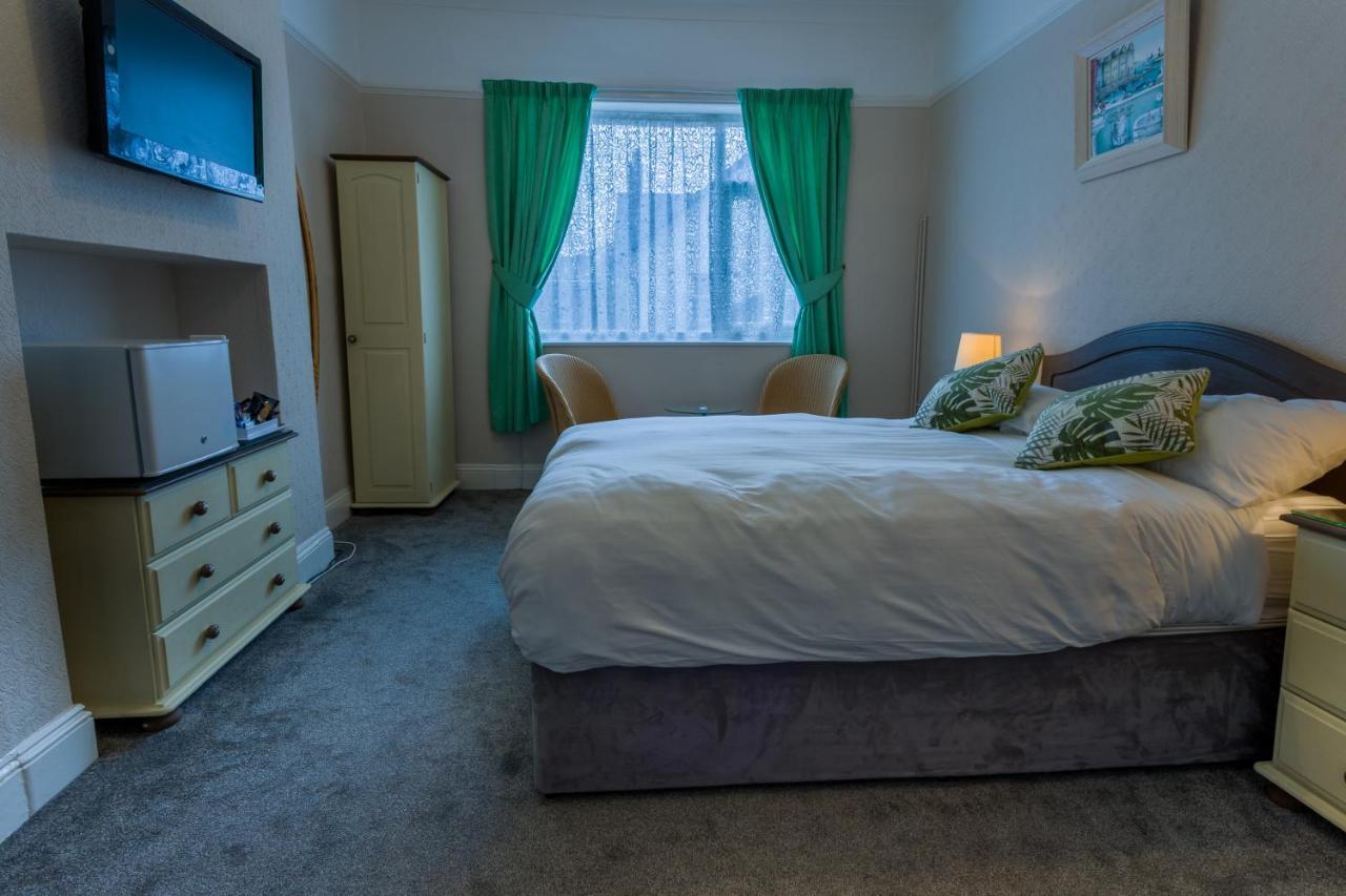 Relax At Rosscourt Guest House-Free On Site Parking (Adults Only) Bournemouth Dış mekan fotoğraf