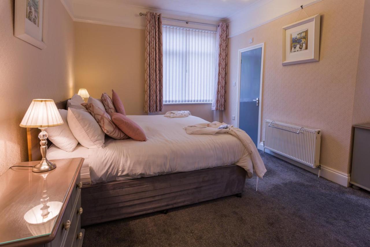 Relax At Rosscourt Guest House-Free On Site Parking (Adults Only) Bournemouth Dış mekan fotoğraf