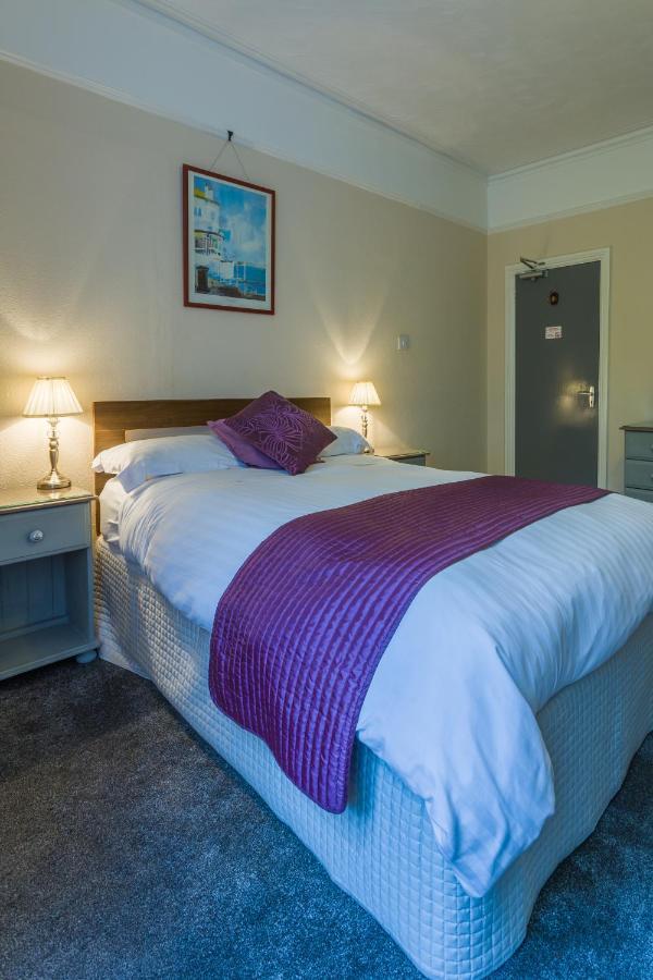 Relax At Rosscourt Guest House-Free On Site Parking (Adults Only) Bournemouth Dış mekan fotoğraf