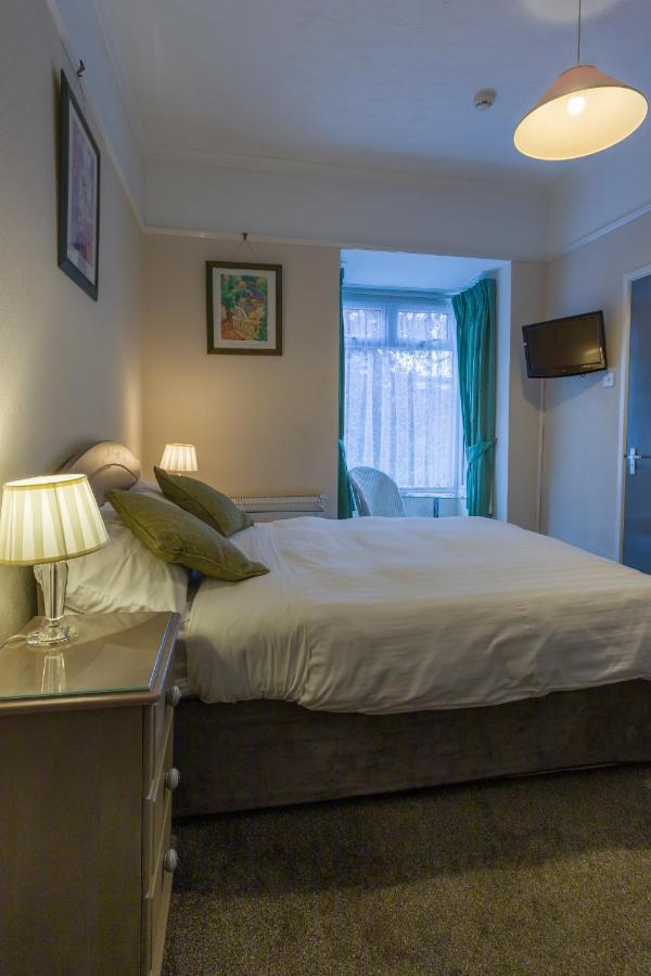 Relax At Rosscourt Guest House-Free On Site Parking (Adults Only) Bournemouth Dış mekan fotoğraf