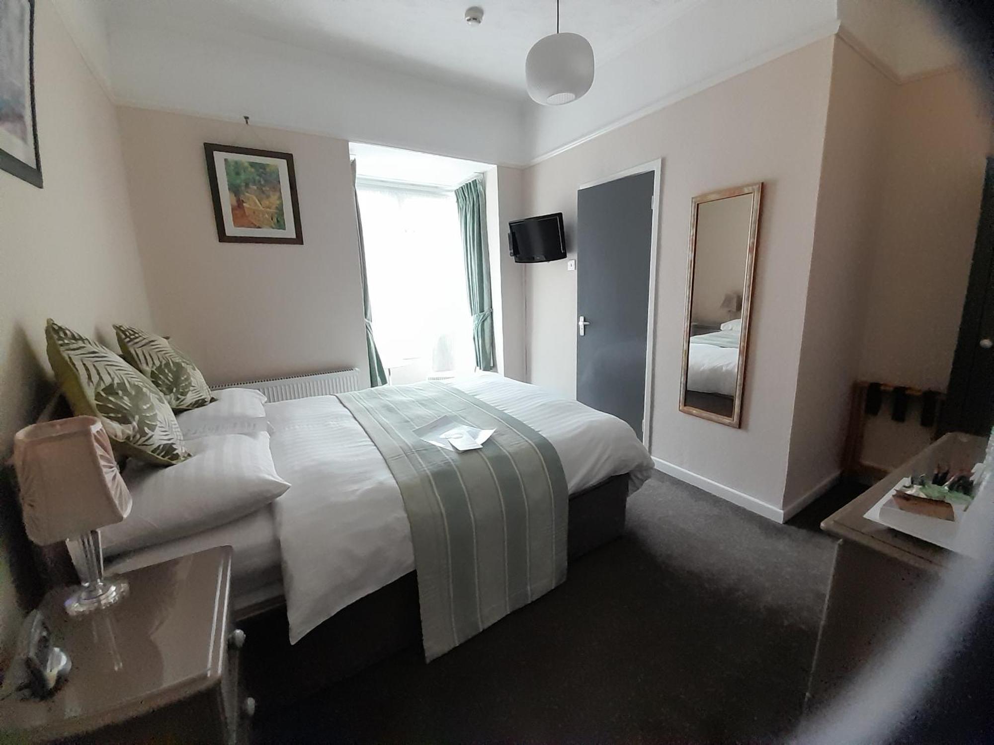 Relax At Rosscourt Guest House-Free On Site Parking (Adults Only) Bournemouth Dış mekan fotoğraf